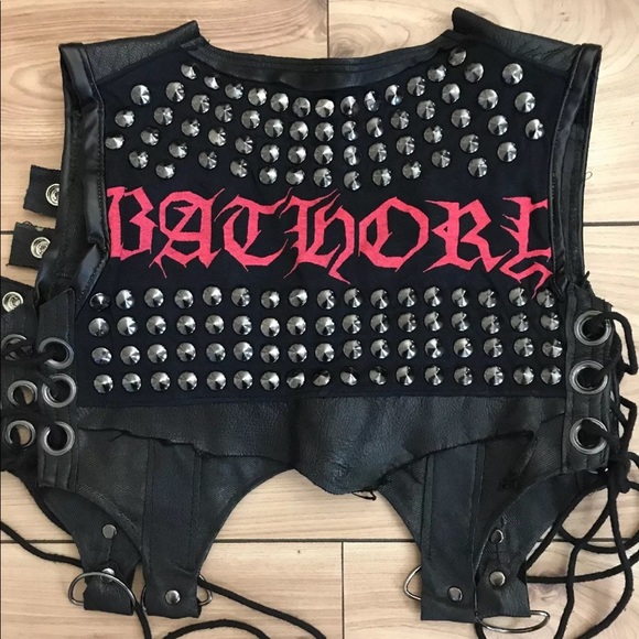Bathory Leather studded Holster Vest - Picture 4 of 8